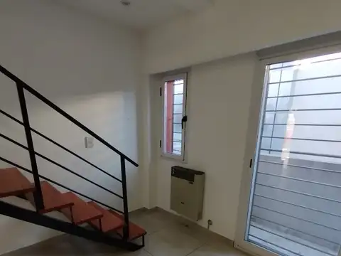 Depto Tipo Casa en Alquiler de 1 dormitorio