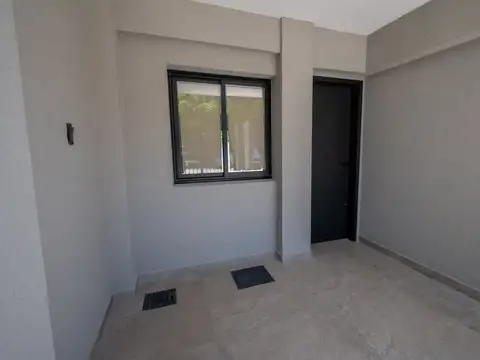 Casa a estrenar con patio verde en Guadalupe