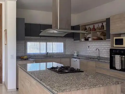 Casa en Venta en Lunlunta, USD 239.000