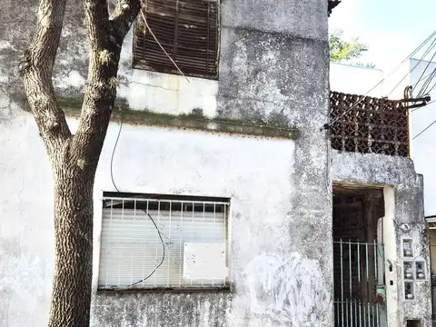 Venta de Lote con 2PH a Refaccionar ideal Inversor