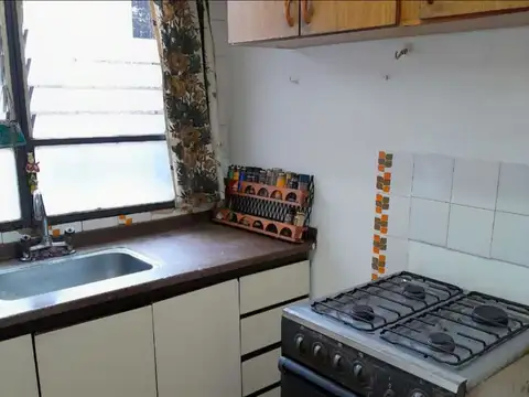 2 amb. en 1er piso a metros de Av. Maipú
