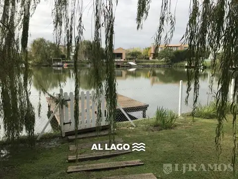 Casa al agua con 4 dormitorios en alquiler en el barrio  Los Castores Nordelta