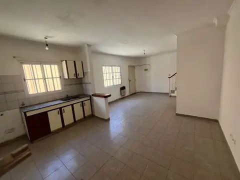 Depto Tipo Casa en Alquiler con 1 cocheras