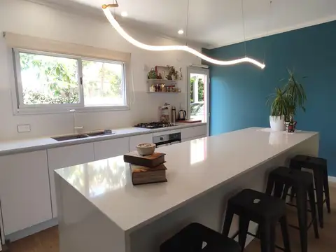 Casa en Venta con 3 cocheras