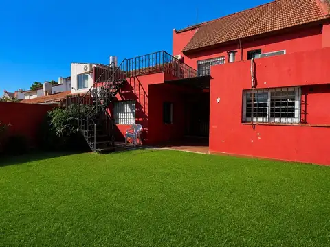 Casa 7 ambientes con 3 baños