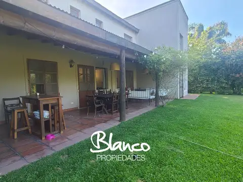 Casa 5 ambientes con 4 baños