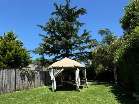 Casa en Alquiler con 1 cochera