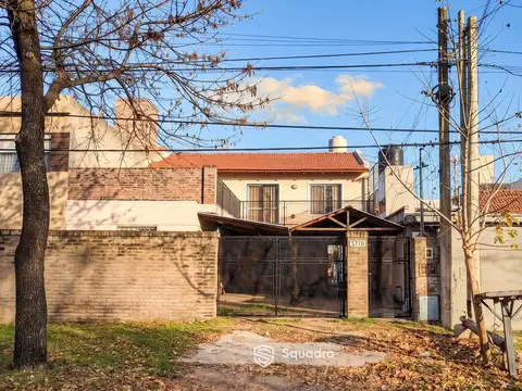 VENTA | PERMUTA - Casa de 4 dormitorios, dos viviendas en un mismo lote - Fisherton R, Rosario.