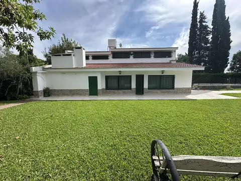 Casa 5 ambientes con 3 baños