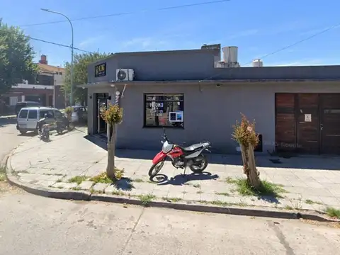 Casa en venta - 2 Dormitorios 1 Baño - Local - MdQ