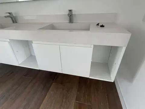 Casa 5 ambientes con 4 baños