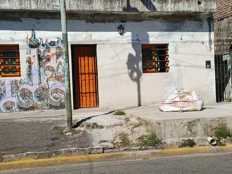 Departamento 3 amb, a refacccionar, posible financiacion.- 