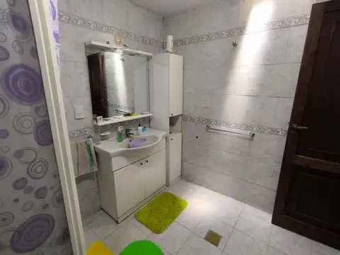 VENTA CASA 3 AMBIENTES CON ENTRADA DE AUTO PATIO PARRILLA
