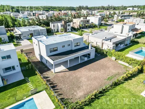 Casa a estrenar En Alquiler en el Barrio San Rafael sobre lote interno