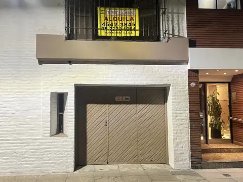 CASA  DE 4 AM. 2 BÑOS. DEP. Y BÑO. SERVICIO. COCH. PATIO .TZA. EN ALQUILER EN COGLHAN