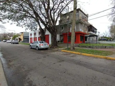 VENTA - CASA DE DOS DORMITORIOS EN PLANTA ALTA - BARRIO ALBERDI