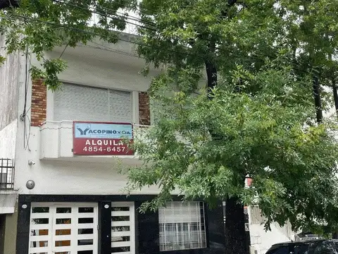 Departamento 4 ambientes con balcón y terraza. Apto profesional. Sin expensas.