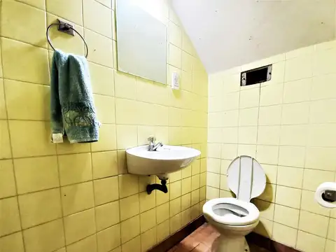 Casa 4 ambientes con 1 baño
