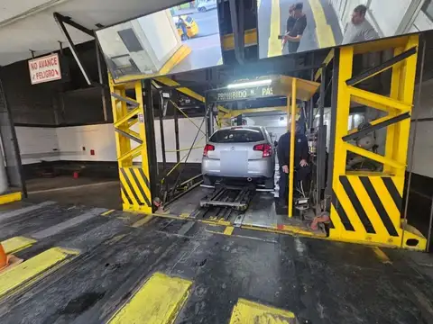 VENTA COCHERA CON ASENSOR EN PEATONAL CENTRO