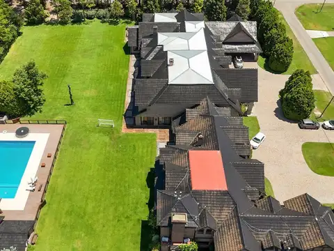 Casa 10 ambientes con 7 baños