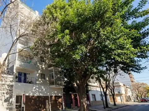 Monoamb con balcón en Boedo apto profes con renta