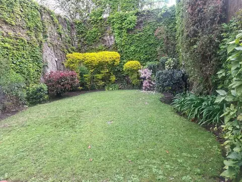 CASA EN VENTA EN BELGRANO CON JARDIN