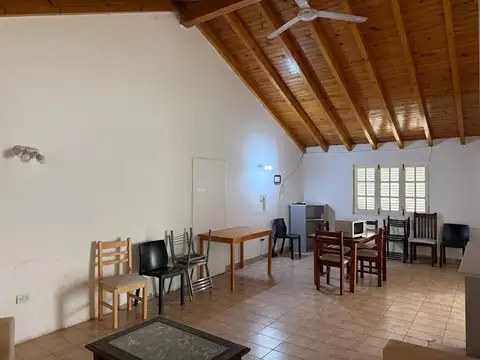 Casa 7 ambientes con 2 baños