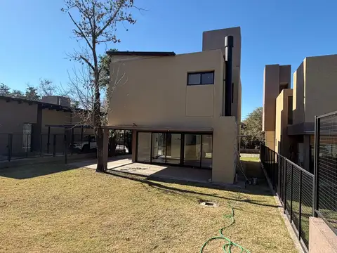 Casa en Alquiler de 3 dormitorios