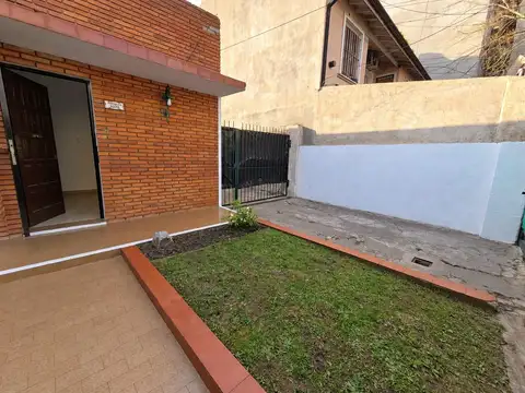 Casa 4 ambientes con 1 baño