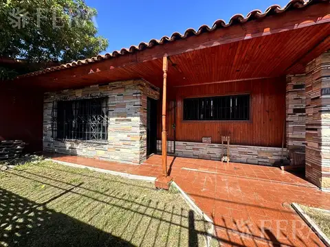 Venta casa 4 ambientes con jardín y fondo libre en Wilde
