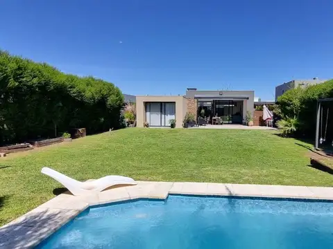 CASA EN VENTA BARRIO SAN GABRIEL VILLANUEVA