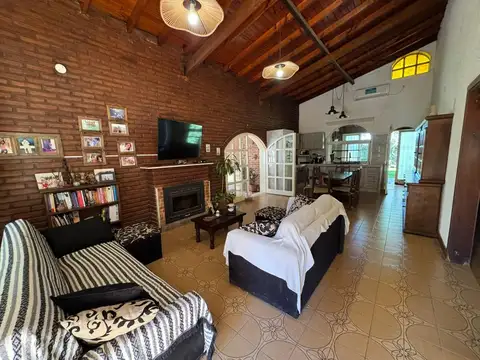 Casa 3 ambientes con 2 baños