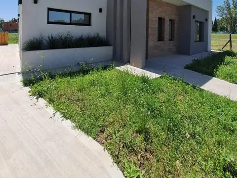 NEV. Casa interna 4 ambientes Santa Sofia - Pilar del este