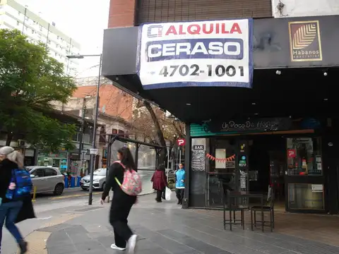 Local en esquina Av Cabildo e Ibera