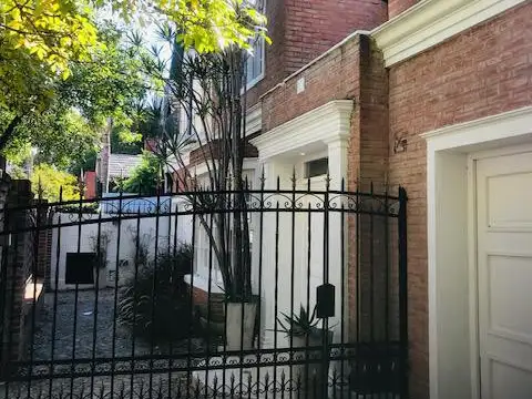 Casa en Alquiler con 4 cocheras