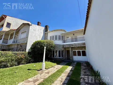 Casa en Venta con 3 cocheras