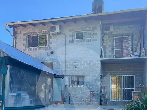 Casa en Venta con 3 cocheras