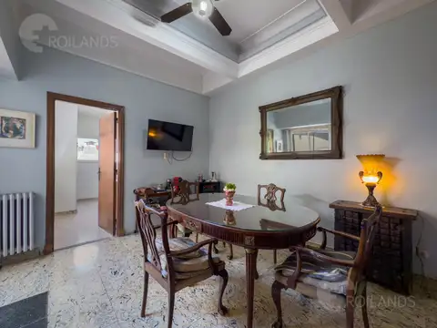Casa en venta en Nuñez con piscina, jardin, parrilla y garage sobre lote propio