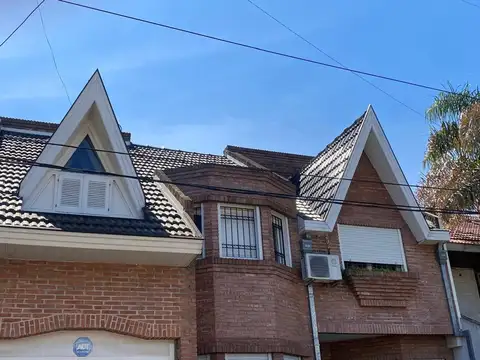 Casa 5 ambientes con 2 baños