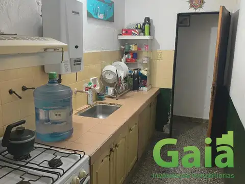 Casa 10 ambientes con 2 baños