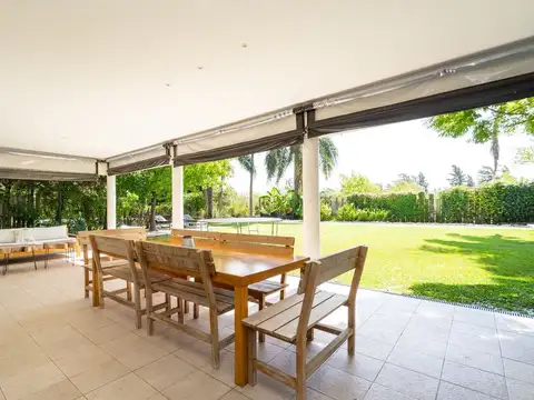Casa 7 ambientes con 4 baños