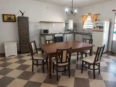 VENTA CASA 2 DORMITORIOS PATIO + 2 DEPARTAMENTOS