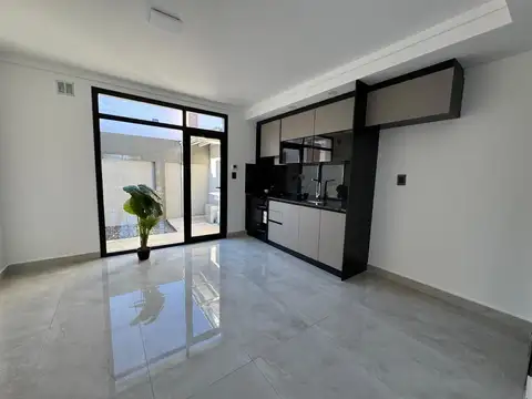Depto Tipo Casa en Venta en Pompeya, USD 155.000