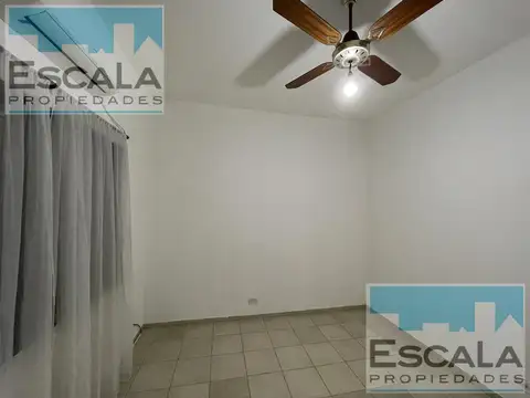 CASA DE 3 DORM CON COCHERA Y PATIO CON JARDIN  ROSARIO