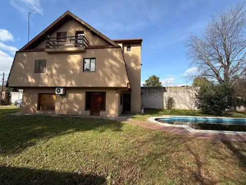 Casa 6 ambientes con 2 baños