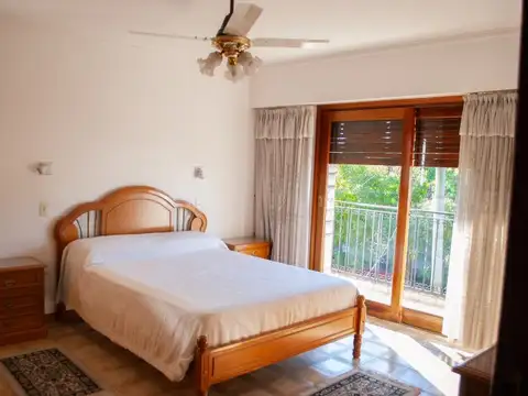 Casa 6 ambientes con 2 baños