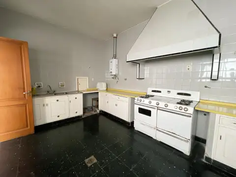 Casa en Venta con 4 cocheras