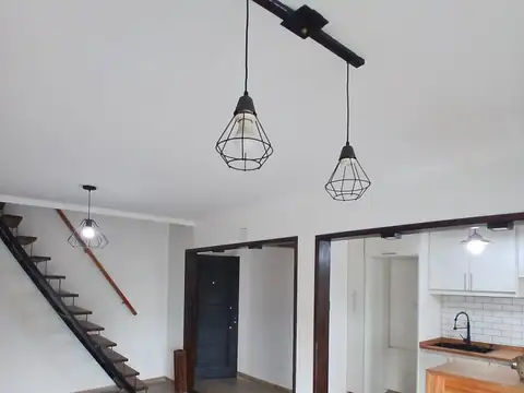 Depto Tipo Casa en Alquiler de 3 ambientes