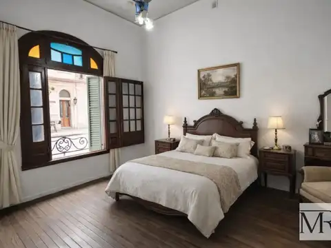 Casa en Venta con 3 cocheras