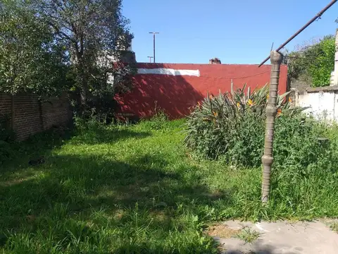 VENTA TERRENO Y CASA 3AMB A RECICLAR GRAND BOURG